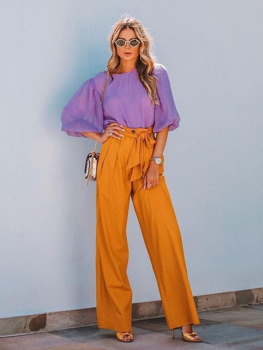 Look combinación de Naranja y Morado